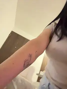 Snapshot of PetitLumiere chatting on January 2025 05:12:02 AM PetitLumiere online show from January 2025 05:12:02 AM