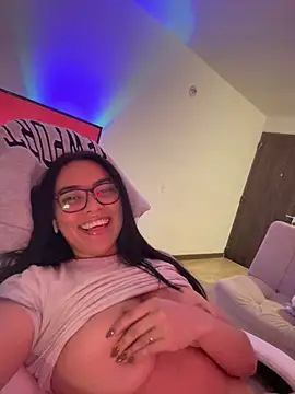 Snapshot of PetitLumiere chatting on January 2025 05:56:01 AM PetitLumiere online show from January 2025 05:56:01 AM