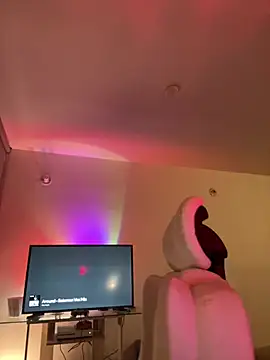 Snapshot of PetitLumiere chatting on January 2025 01:29:01 AM PetitLumiere online show from January 2025 01:29:01 AM