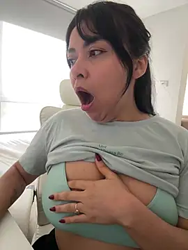 Snapshot of PetitLumiere chatting on March 2025 12:34:01 PM PetitLumiere online show from March 2025 12:34:01 PM