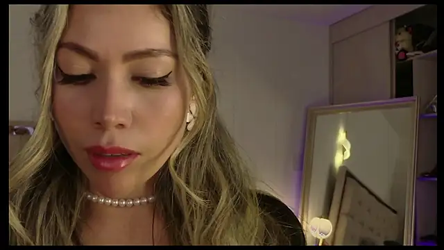 Ammy Castro online show from June 2026 10:41:02 PM