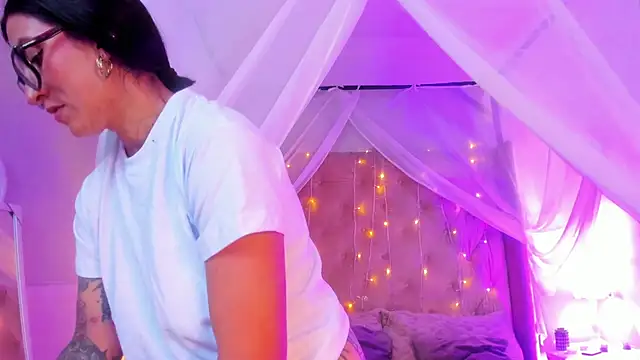 kira moon   online show from February 2025 08:25:01 PM