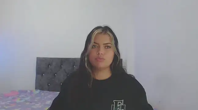 Snapshot of sweetkitty_16 chatting on February 2025 04:47:01 AM sweetkitty 16 online show from February 2025 04:47:01 AM