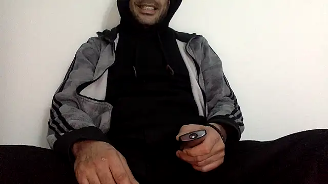 Snapshot of molozeb chatting on February 2026 08:24:02 PM molozeb online show from February 2026 08:24:02 PM