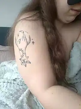 Snapshot of FrancaiseLynne chatting on December 2024 09:57:01 AM FrancaiseLynne online show from December 2024 09:57:01 AM