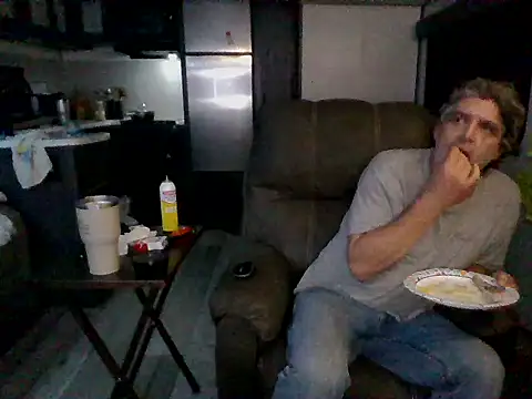 Snapshot of lateniter chatting on January 2026 01:41:01 AM lateniter online show from January 2026 01:41:01 AM