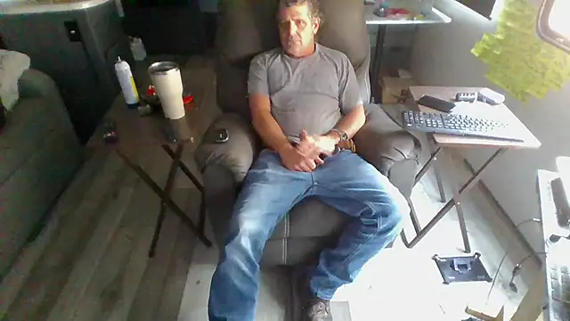 Snapshot of lateniter chatting on February 2026 06:23:01 PM lateniter online show from February 2026 06:23:01 PM