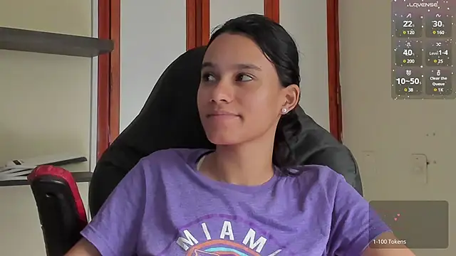 Snapshot of SamanthaWatson chatting on January 2025 04:30:02 PM SamanthaWatson online show from January 2025 04:30:02 PM