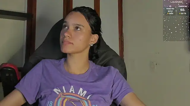 Snapshot of SamanthaWatson chatting on January 2025 03:37:02 AM SamanthaWatson online show from January 2025 03:37:02 AM