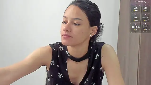 Snapshot of SamanthaWatson chatting on February 2025 01:30:01 PM SamanthaWatson online show from February 2025 01:30:01 PM