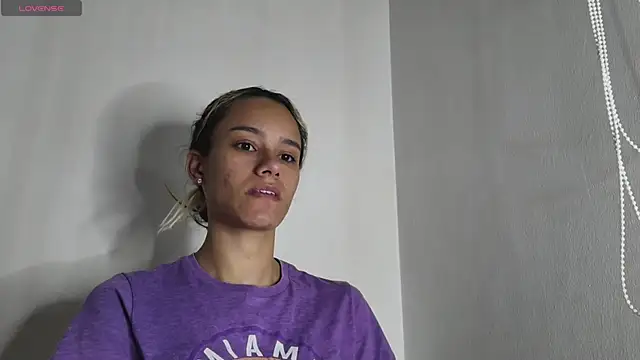 Snapshot of SamanthaWatson chatting on October 2025 01:34:01 AM SamanthaWatson online show from October 2025 01:34:01 AM