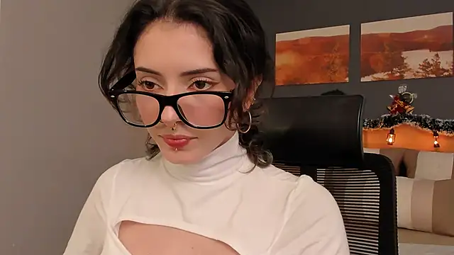 LiliJones  online show from December 2024 04:37:01 PM