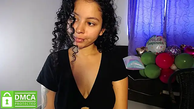 Snapshot of Mr_MrsCurie chatting on October 2025 04:55:01 PM Mr MrsCurie online show from October 2025 04:55:01 PM