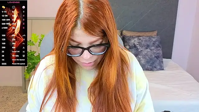 Snapshot of lucie_nicolls chatting on January 2025 01:11:01 AM lucie nicolls online show from January 2025 01:11:01 AM