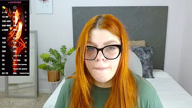 Snapshot of lucie_nicolls chatting on January 2025 07:48:02 PM lucie nicolls online show from January 2025 07:48:02 PM