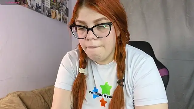 Snapshot of lucie_nicolls chatting on February 2025 07:49:01 PM lucie nicolls online show from February 2025 07:49:01 PM