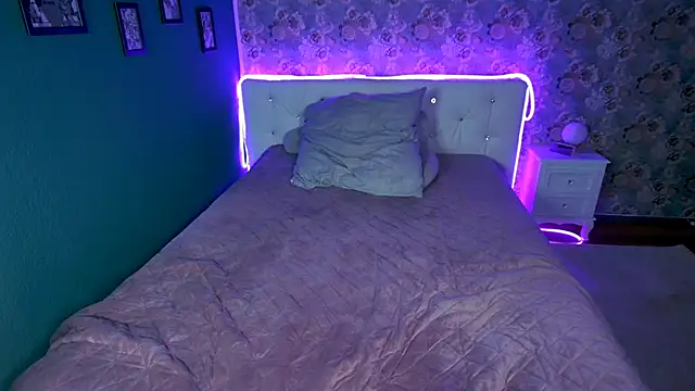 EmilyDiazofficial online show from February 2026 04:00:02 PM