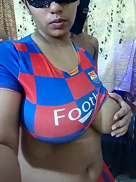 Snapshot of OneDisplay chatting on December 2024 12:07:02 AM OneDisplay online show from December 2024 12:07:02 AM