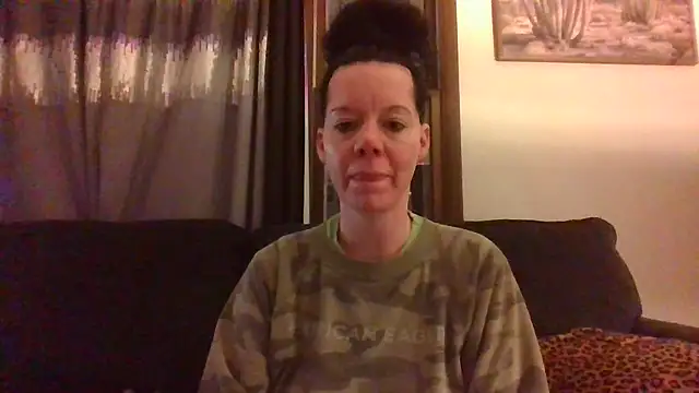 Snapshot of SidneyRaee chatting on December 2024 01:36:02 AM SidneyRaee online show from December 2024 01:36:02 AM