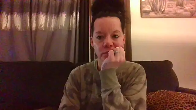 Snapshot of SidneyRaee chatting on December 2024 04:38:01 PM SidneyRaee online show from December 2024 04:38:01 PM