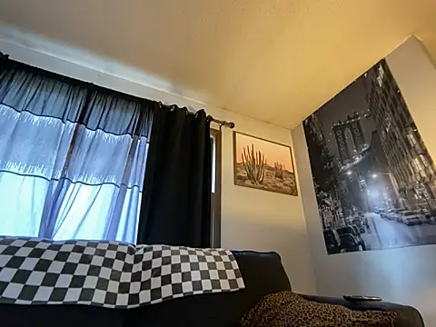 Snapshot of SidneyRaee chatting on December 2024 07:45:01 PM SidneyRaee online show from December 2024 07:45:01 PM