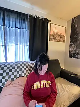 Snapshot of SidneyRaee chatting on December 2024 08:01:02 PM SidneyRaee online show from December 2024 08:01:02 PM