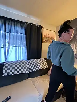 Snapshot of SidneyRaee chatting on December 2024 07:43:02 PM SidneyRaee online show from December 2024 07:43:02 PM