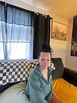 Snapshot of SidneyRaee chatting on December 2024 08:15:01 PM SidneyRaee online show from December 2024 08:15:01 PM