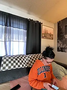 Snapshot of SidneyRaee chatting on December 2024 03:39:01 PM SidneyRaee online show from December 2024 03:39:01 PM