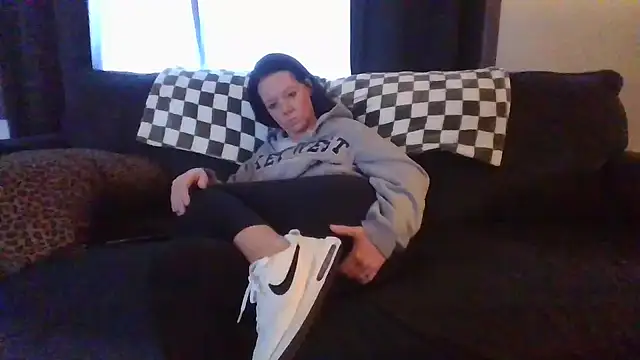 Snapshot of SidneyRaee chatting on December 2024 08:03:02 PM SidneyRaee online show from December 2024 08:03:02 PM