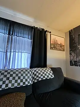 Snapshot of SidneyRaee chatting on December 2024 07:50:02 PM SidneyRaee online show from December 2024 07:50:02 PM