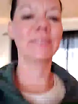 Snapshot of SidneyRaee chatting on December 2024 05:44:02 PM SidneyRaee online show from December 2024 05:44:02 PM