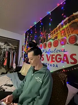 Snapshot of SidneyRaee chatting on January 2025 07:45:02 PM SidneyRaee online show from January 2025 07:45:02 PM