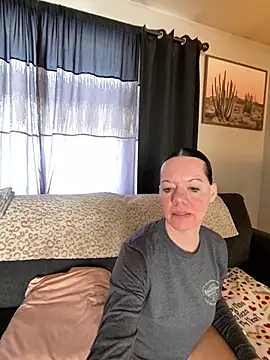 Snapshot of SidneyRaee chatting on January 2025 04:19:01 PM SidneyRaee online show from January 2025 04:19:01 PM