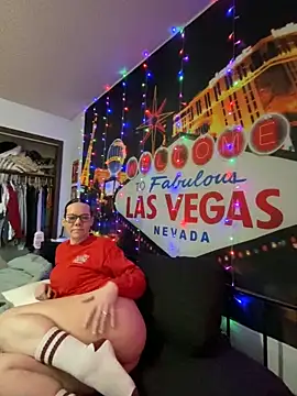 Snapshot of SidneyRaee chatting on January 2025 06:02:01 PM SidneyRaee online show from January 2025 06:02:01 PM