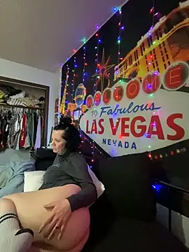 Snapshot of SidneyRaee chatting on January 2025 05:41:01 PM SidneyRaee online show from January 2025 05:41:01 PM