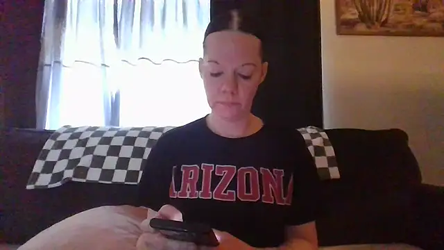 Snapshot of SidneyRaee chatting on January 2025 08:32:02 PM SidneyRaee online show from January 2025 08:32:02 PM