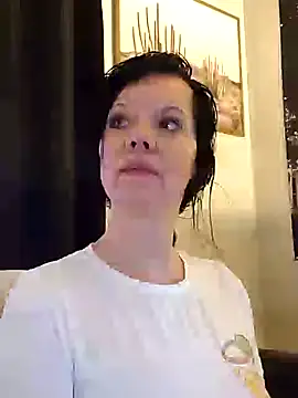 Snapshot of SidneyRaee chatting on January 2025 08:54:01 PM SidneyRaee online show from January 2025 08:54:01 PM