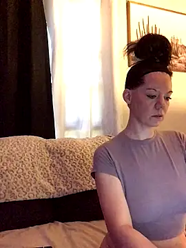 Snapshot of SidneyRaee chatting on September 2025 05:46:02 PM SidneyRaee online show from September 2025 05:46:02 PM