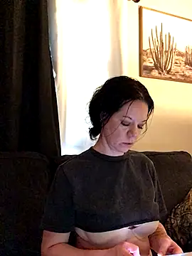 Snapshot of SidneyRaee chatting on October 2025 04:59:02 PM SidneyRaee online show from October 2025 04:59:02 PM