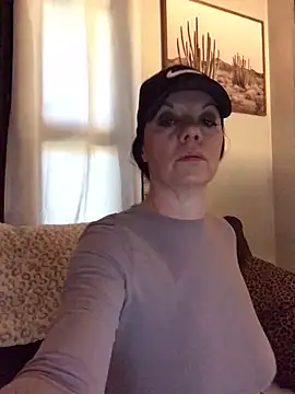 Snapshot of SidneyRaee chatting on October 2025 04:28:01 PM SidneyRaee online show from October 2025 04:28:01 PM