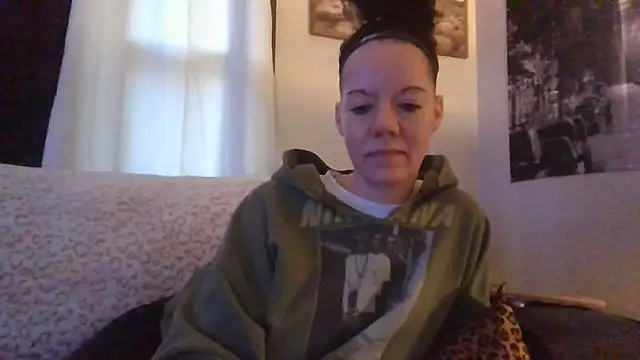 Snapshot of SidneyRaee chatting on November 2025 03:14:02 PM SidneyRaee online show from November 2025 03:14:02 PM