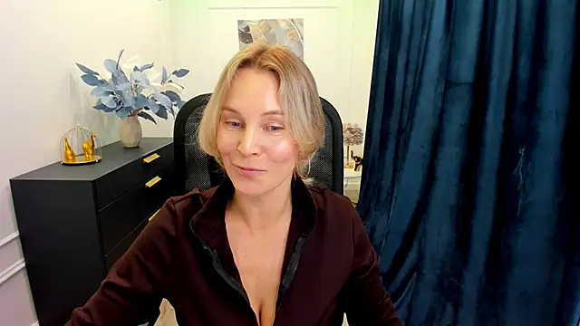 Sinty Devis online show from October 2025 11:40:01 AM