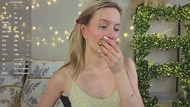 Snapshot of IdaValenti chatting on February 2026 11:08:02 PM IdaValenti online show from February 2026 11:08:02 PM