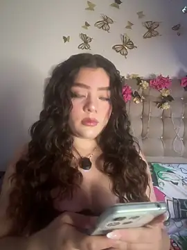 Jullieetta online show from May 2026 12:02:01 PM