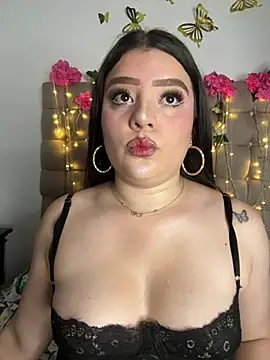Jullieetta online show from June 2026 11:38:01 AM