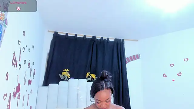 RoxannaBlanche online show from April 2026 12:10:01 PM