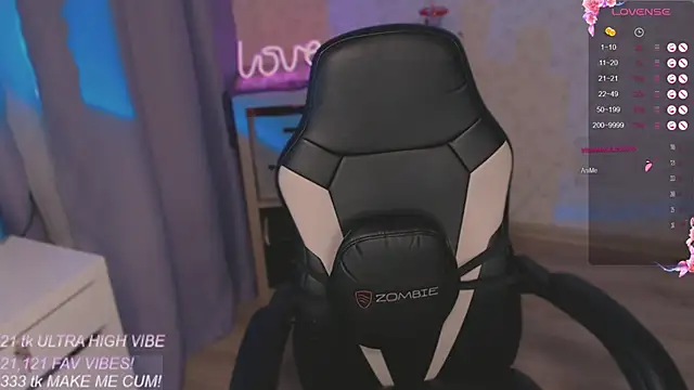 Snapshot of VeronaAura chatting on November 2025 12:54:02 AM VeronaAura online show from November 2025 12:54:02 AM