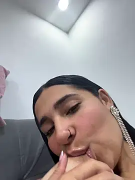 Meganmilk1 online show from March 2026 04:14:01 PM