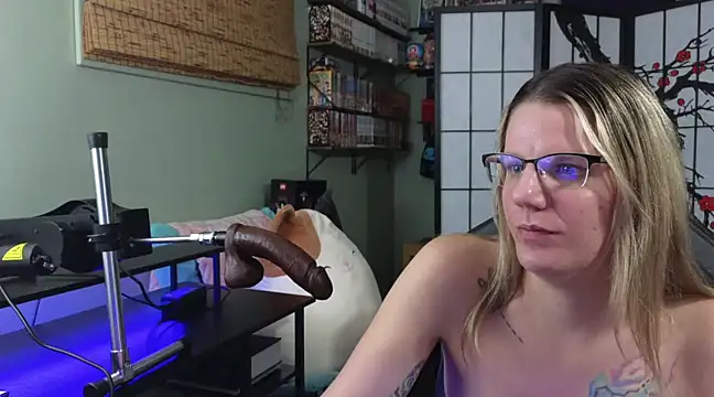 Sarahtineke online show from December 2024 06:16:01 PM